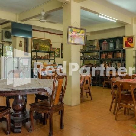 סוראבאיה Vandhela Homestay Syariah Mitra Reddoorz מראה חיצוני תמונה