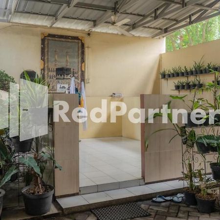 סוראבאיה Vandhela Homestay Syariah Mitra Reddoorz מראה חיצוני תמונה