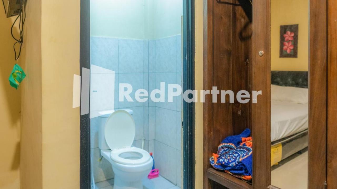 סוראבאיה Vandhela Homestay Syariah Mitra Reddoorz מראה חיצוני תמונה