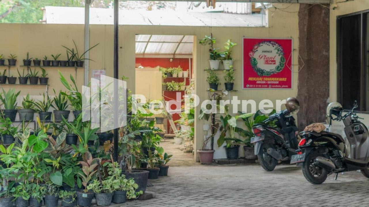 סוראבאיה Vandhela Homestay Syariah Mitra Reddoorz מראה חיצוני תמונה
