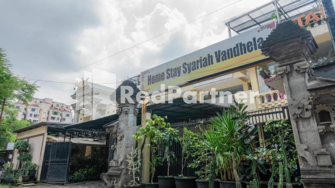 סוראבאיה Vandhela Homestay Syariah Mitra Reddoorz מראה חיצוני תמונה